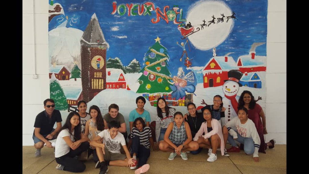 Discover the Christmas poster created by our students !