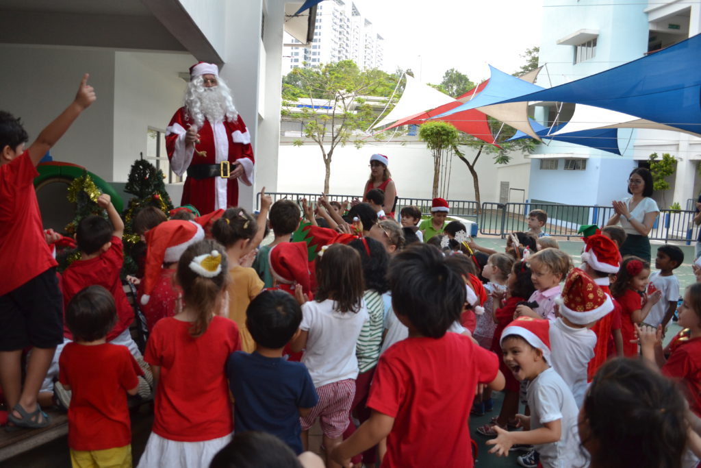 Kindergarten students received a visit from Santa Claus !