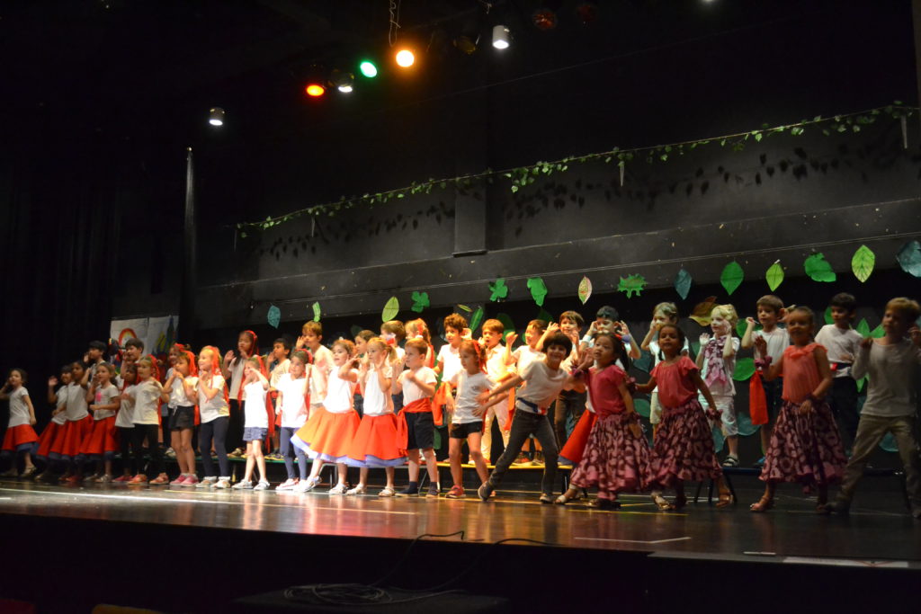A wonderful show of songs and dances on the theme of travel!