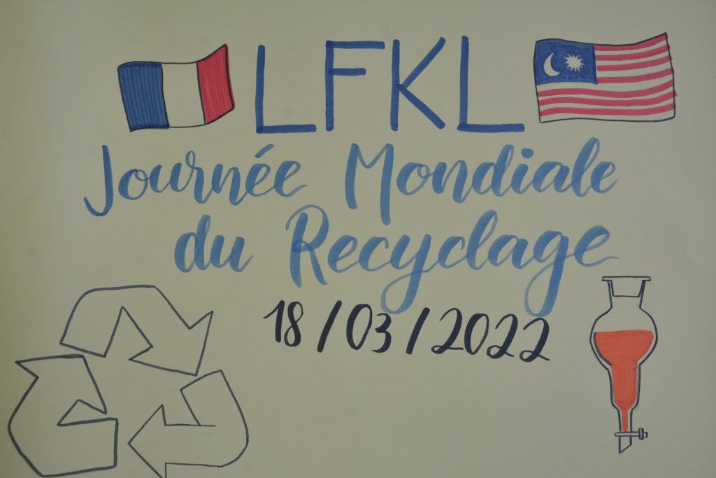 Les 1ère ont participé à la journée du recyclage.